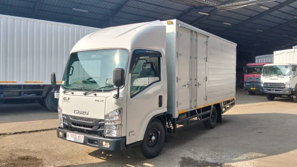 Isuzu NLR box besi pintu samping
